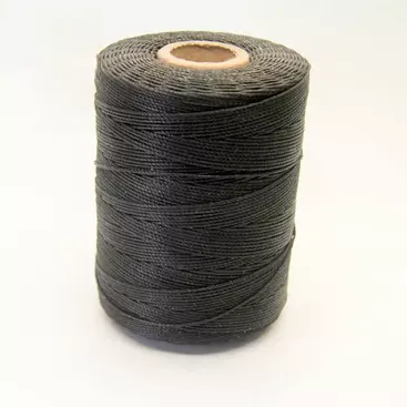 Comment le fil à coudre ciré tressé plat peut-il résoudre les goulots d'étranglement de la couture dans les usines de chaussures et de cuir ?